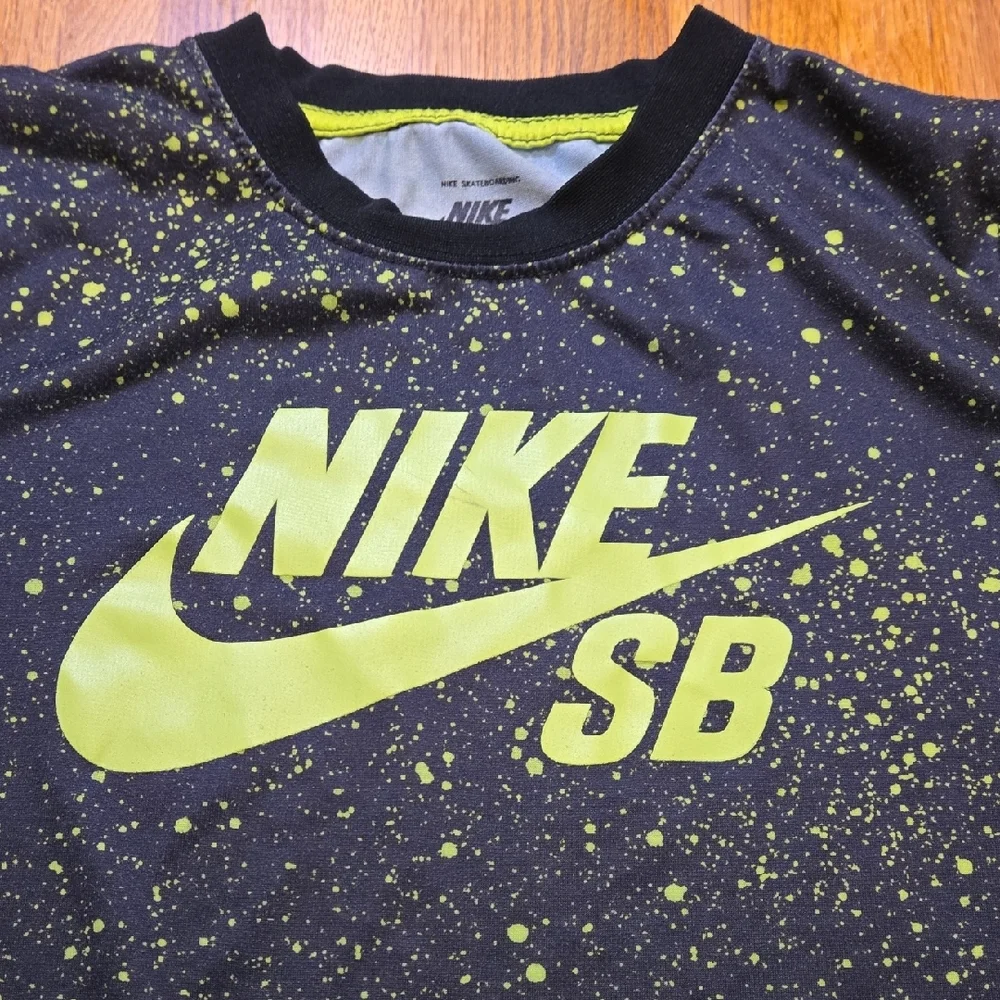 Nike Kids Medium Splatter Black‎ Neon Green Dri-Fit Skateboarding Crew Neck Tee